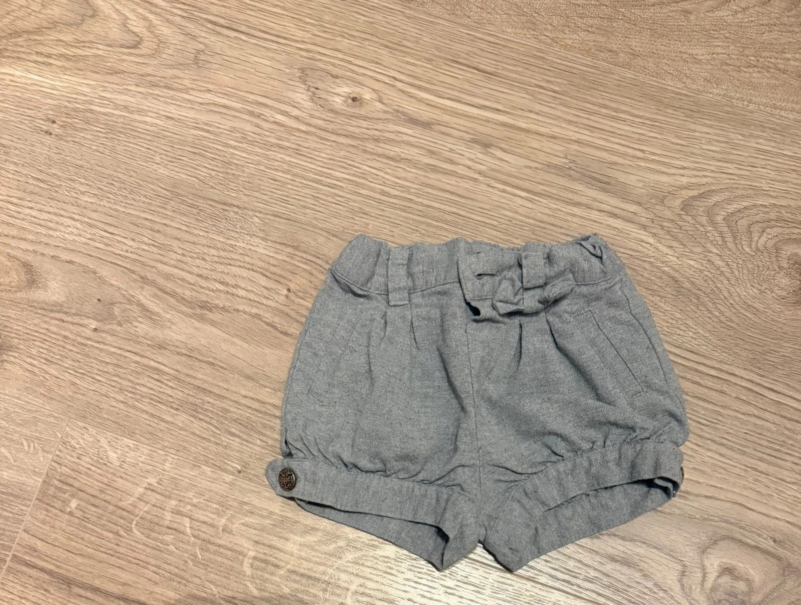 Short fille